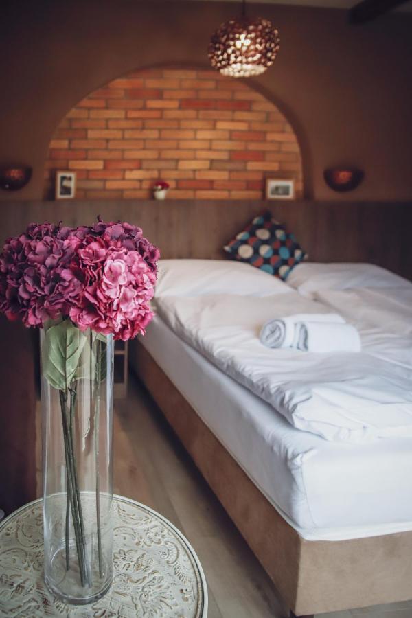 Dreko Panzio & Borbisztro Bed and Breakfast Győrújbarát Eksteriør billede
