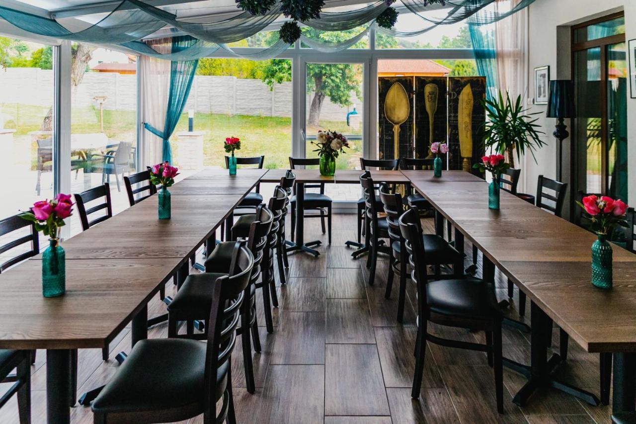 Dreko Panzio & Borbisztro Bed and Breakfast Győrújbarát Eksteriør billede