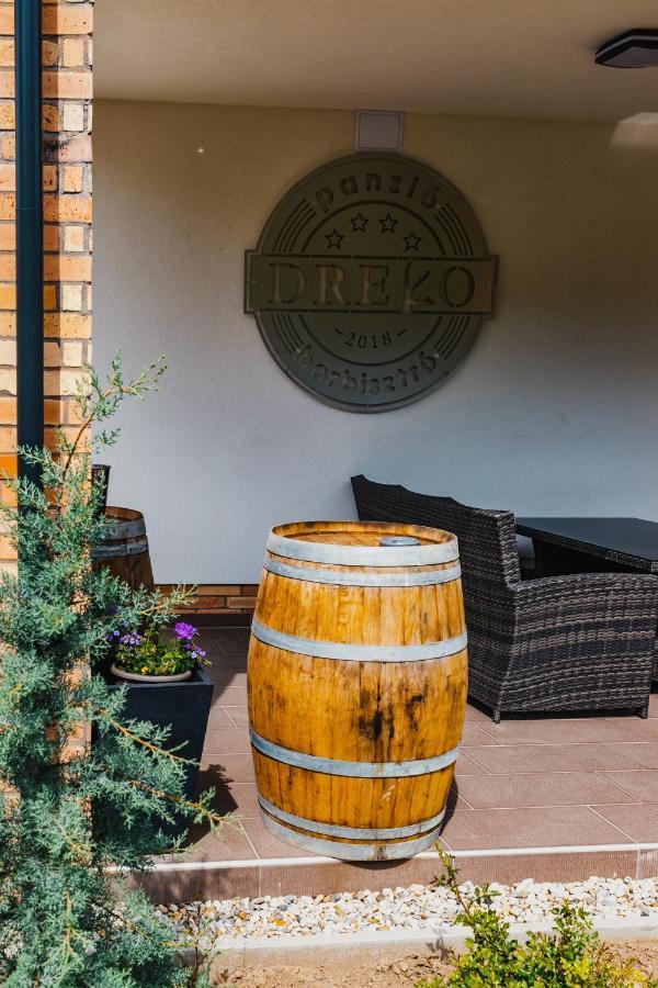 Dreko Panzio & Borbisztro Bed and Breakfast Győrújbarát Eksteriør billede