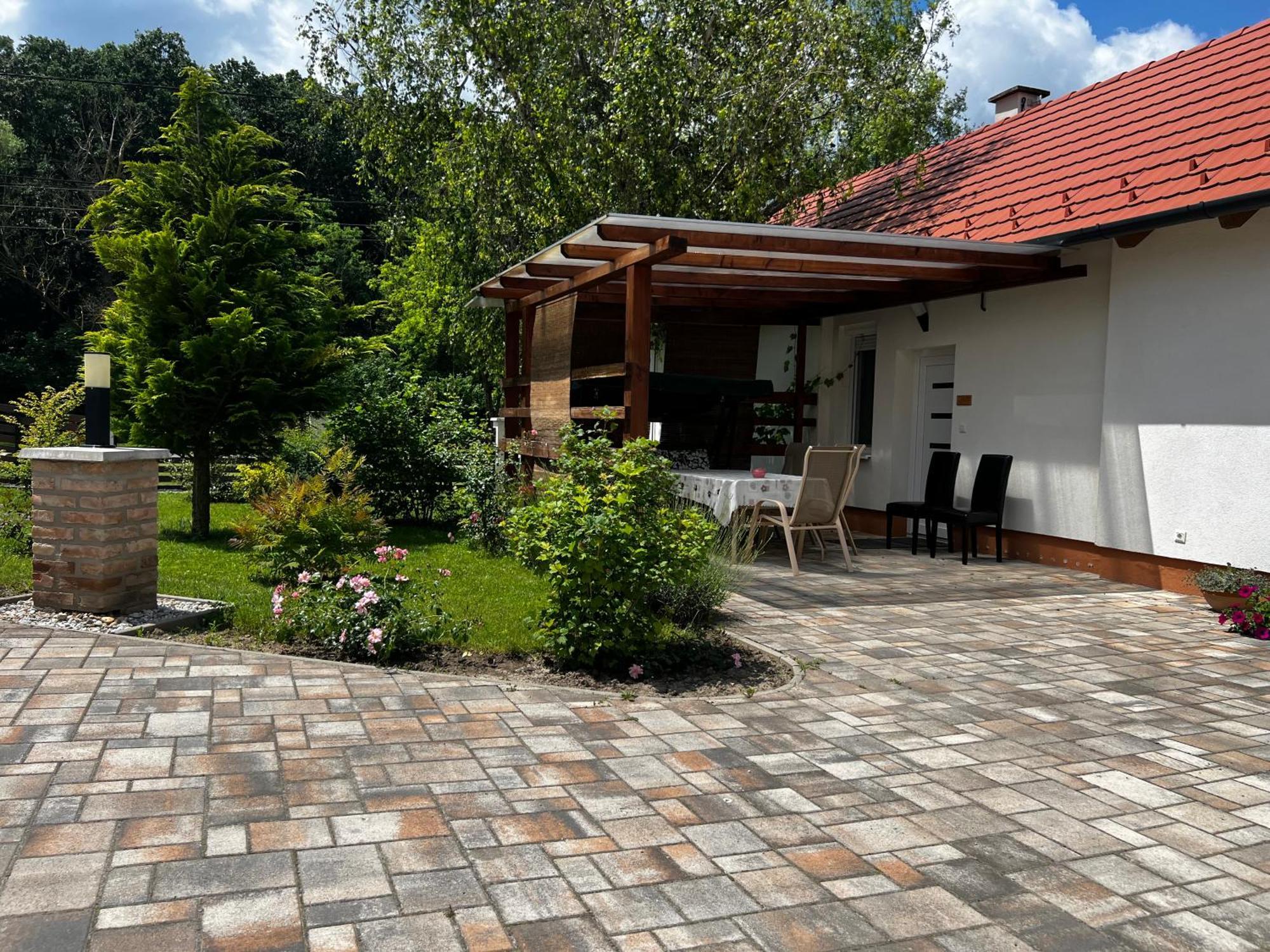 Dreko Panzio & Borbisztro Bed and Breakfast Győrújbarát Eksteriør billede