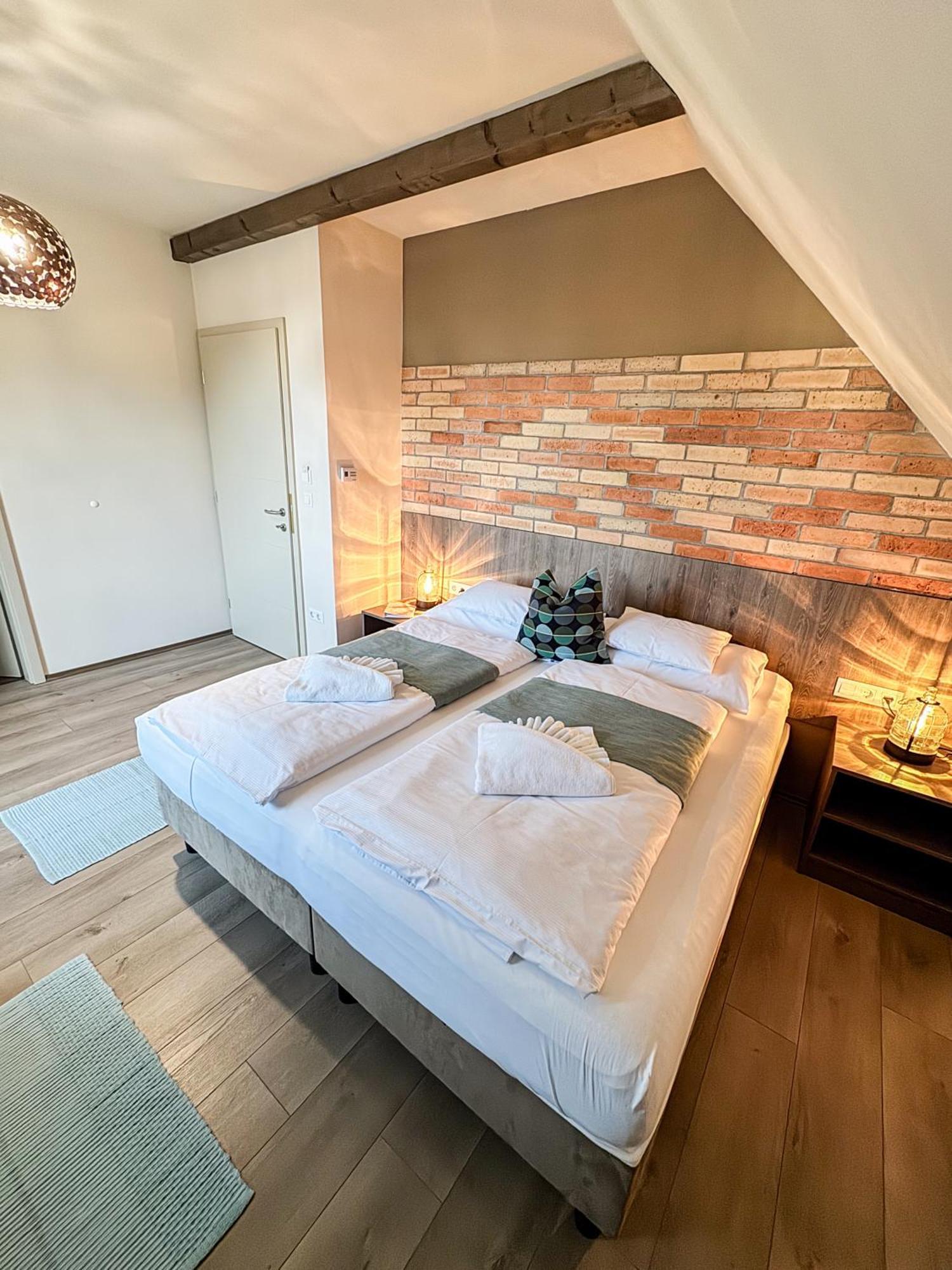 Dreko Panzio & Borbisztro Bed and Breakfast Győrújbarát Eksteriør billede