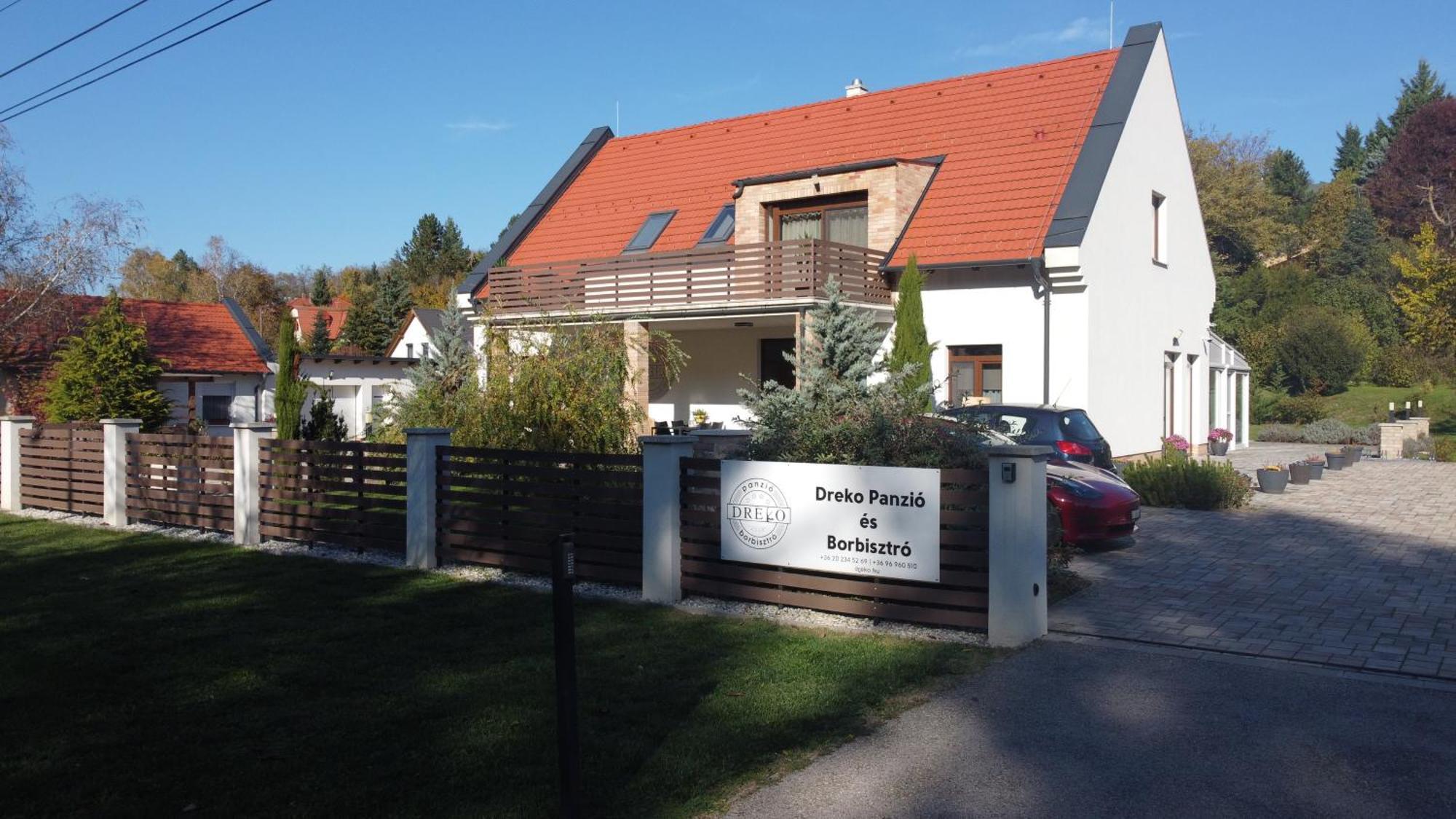 Dreko Panzio & Borbisztro Bed and Breakfast Győrújbarát Eksteriør billede