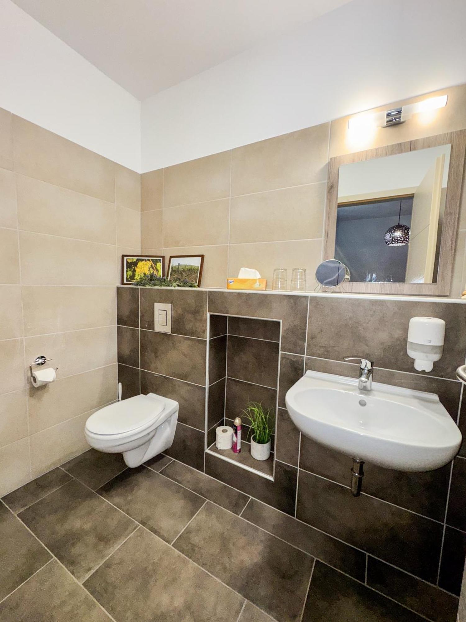 Dreko Panzio & Borbisztro Bed and Breakfast Győrújbarát Eksteriør billede