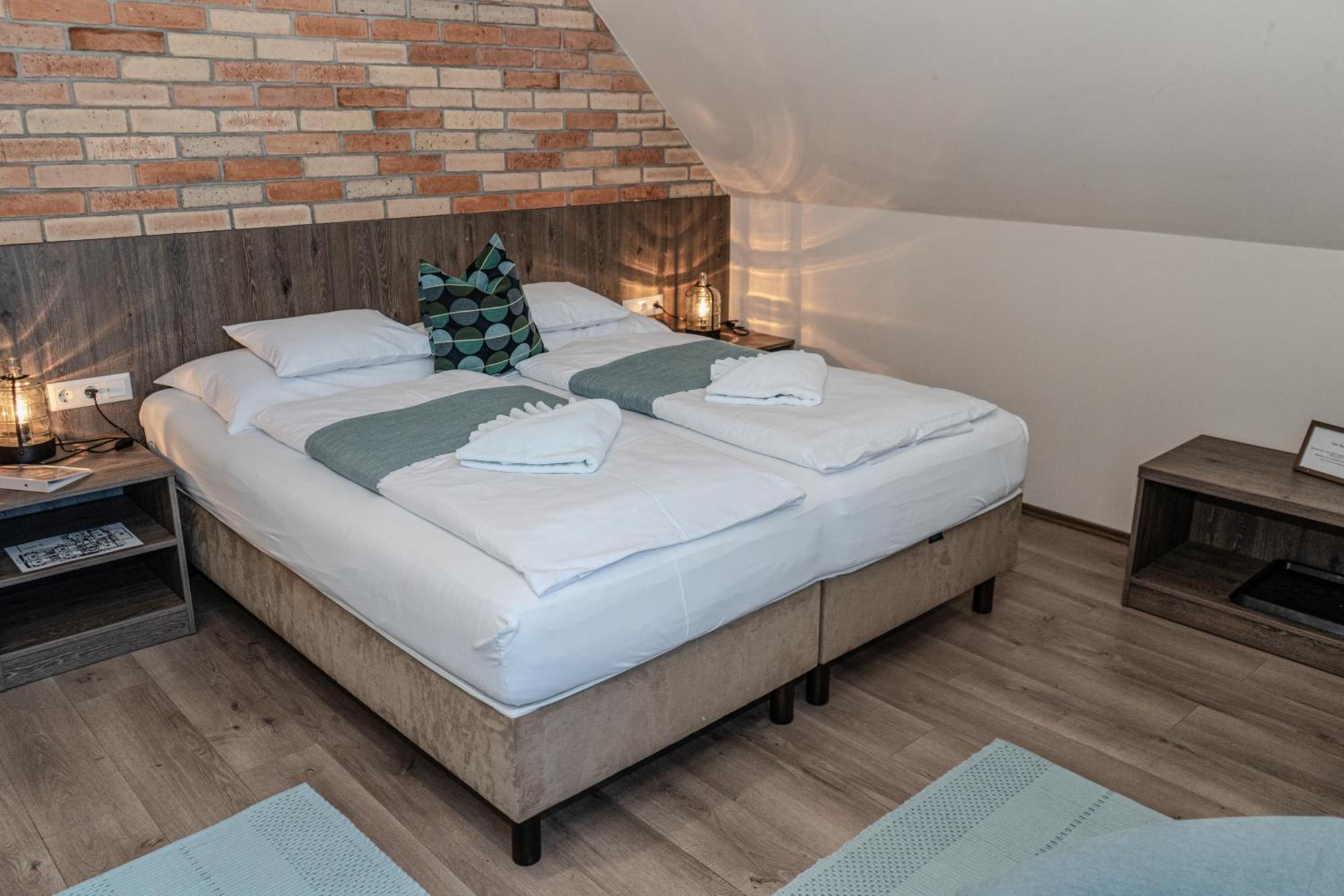 Dreko Panzio & Borbisztro Bed and Breakfast Győrújbarát Eksteriør billede