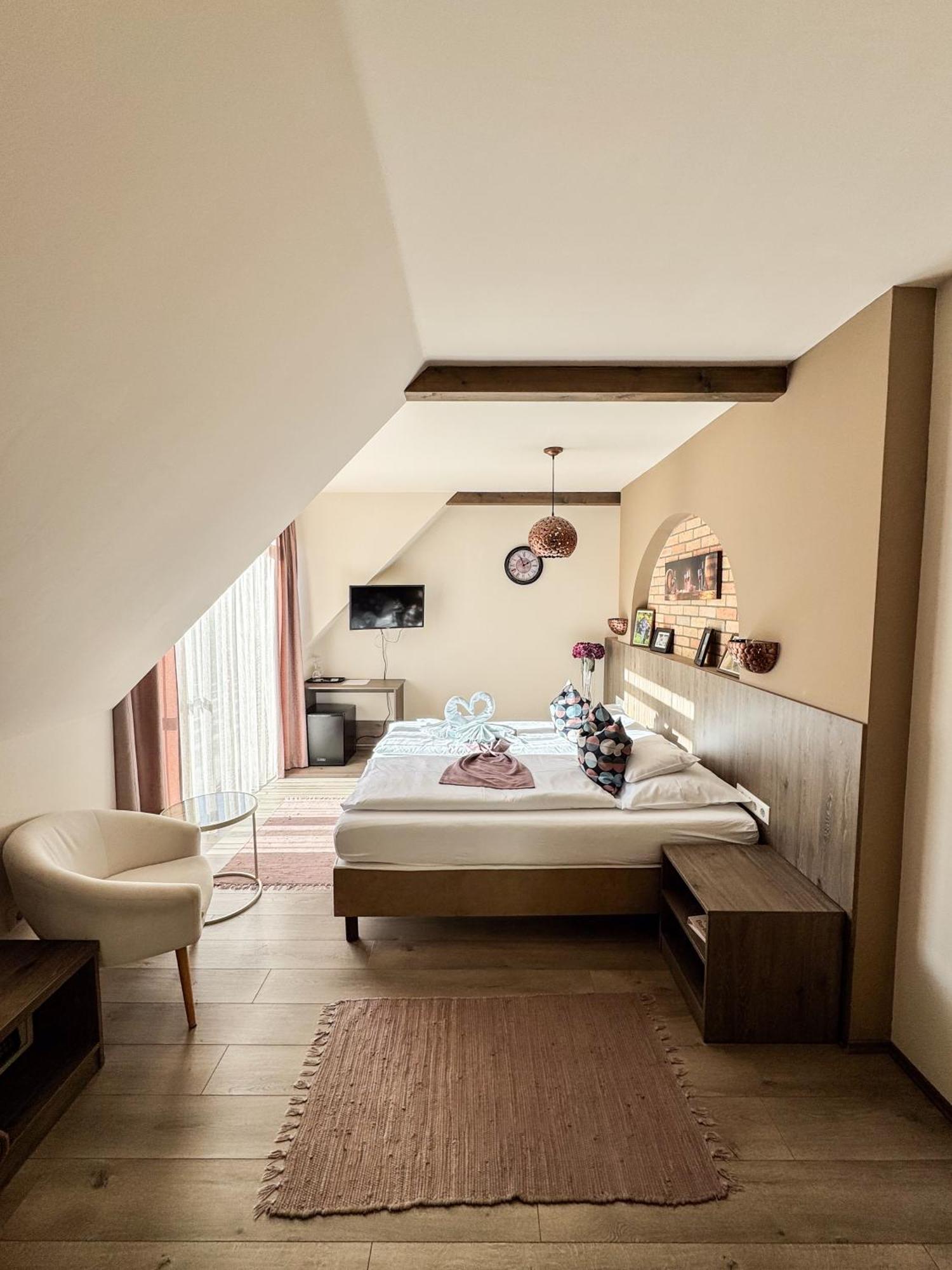 Dreko Panzio & Borbisztro Bed and Breakfast Győrújbarát Eksteriør billede
