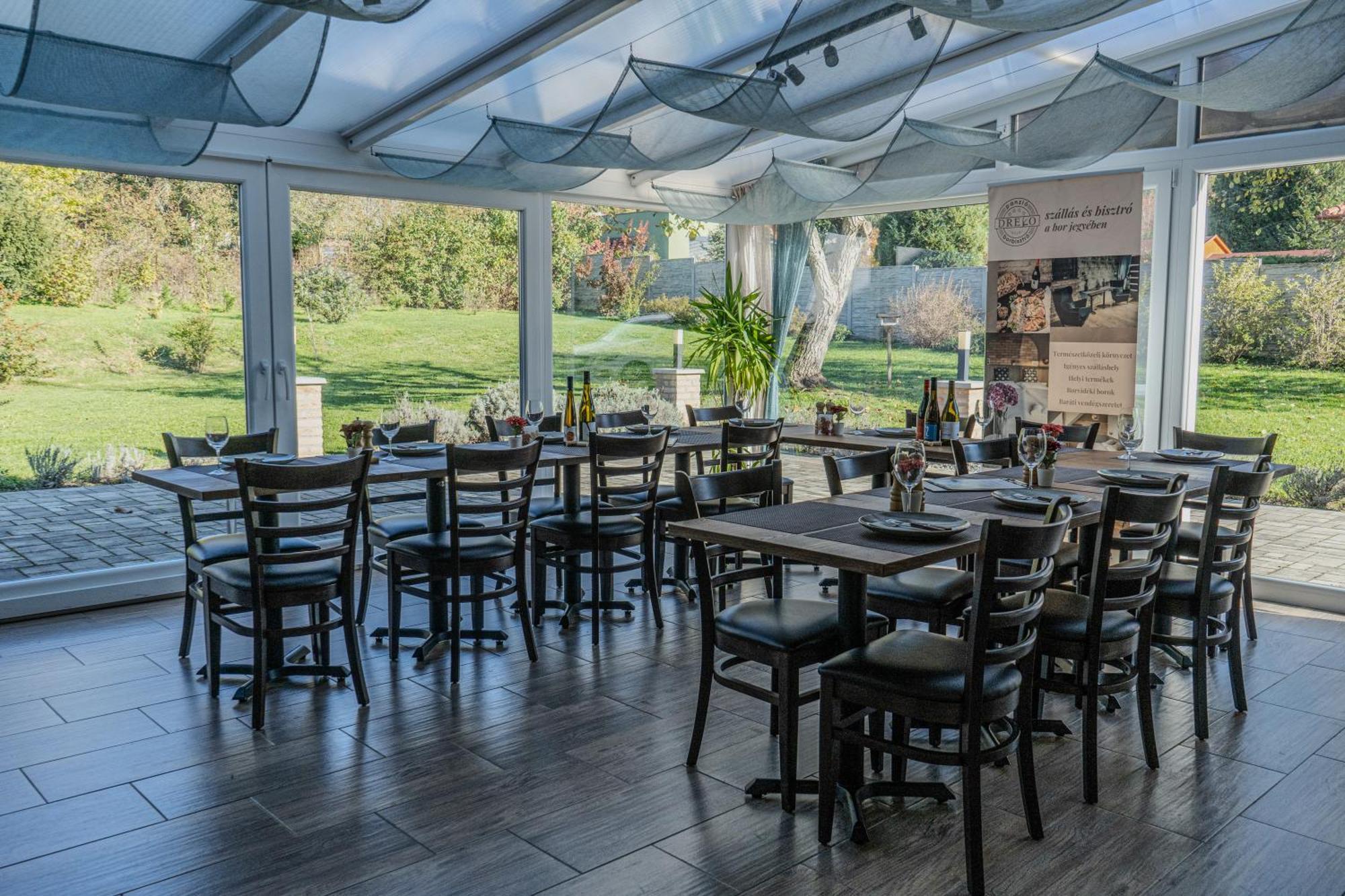 Dreko Panzio & Borbisztro Bed and Breakfast Győrújbarát Eksteriør billede
