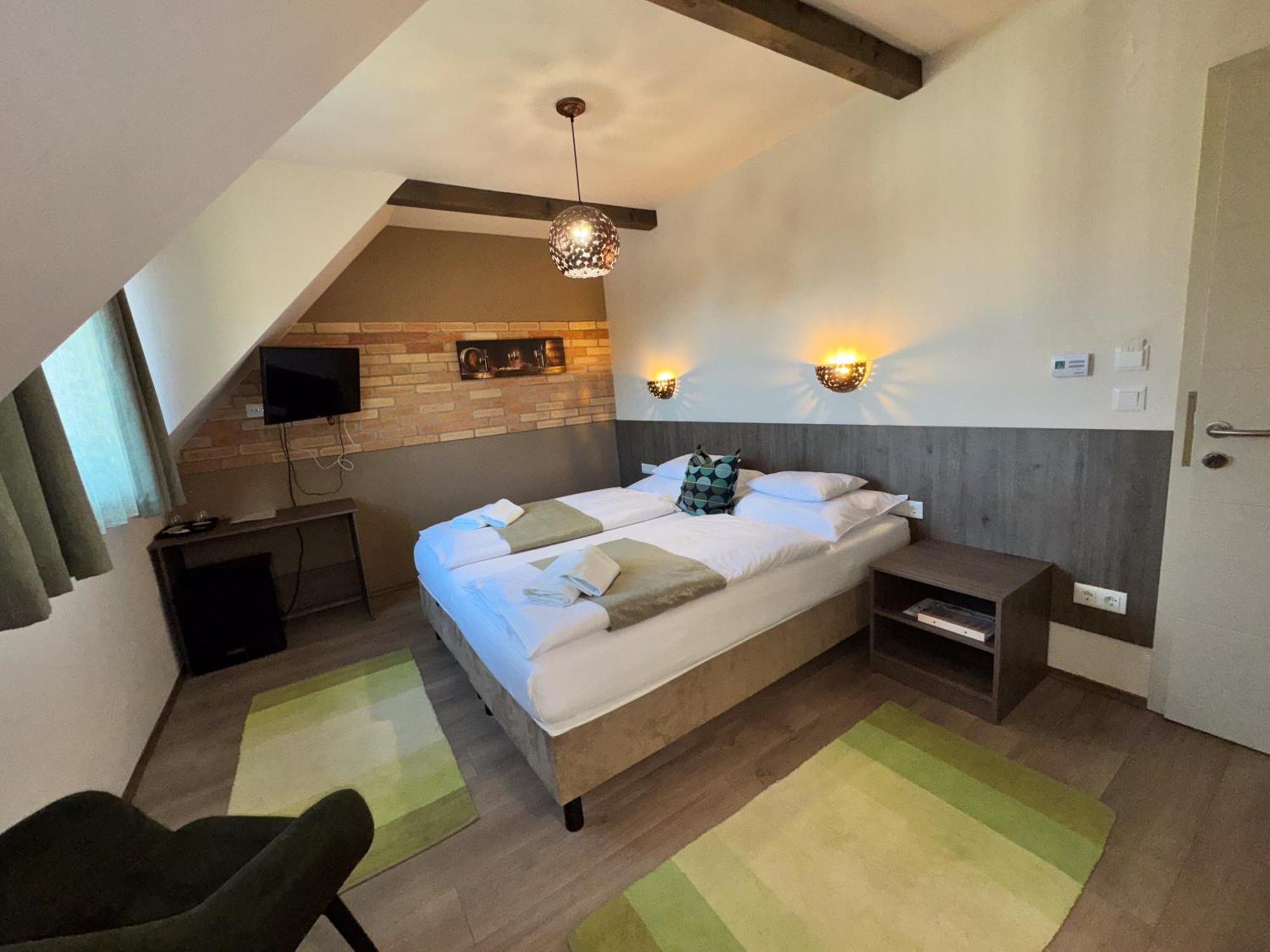Dreko Panzio & Borbisztro Bed and Breakfast Győrújbarát Eksteriør billede