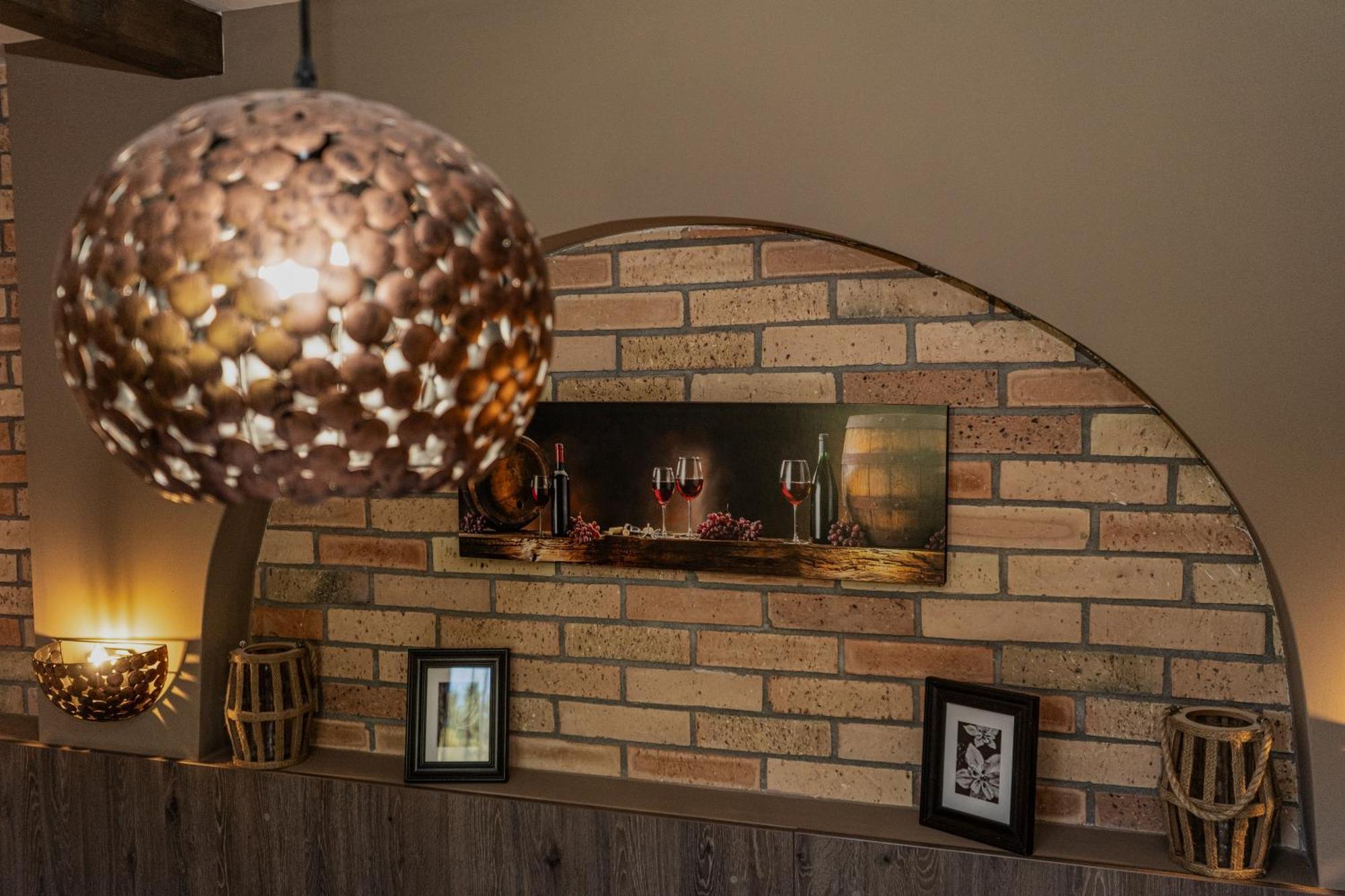 Dreko Panzio & Borbisztro Bed and Breakfast Győrújbarát Eksteriør billede