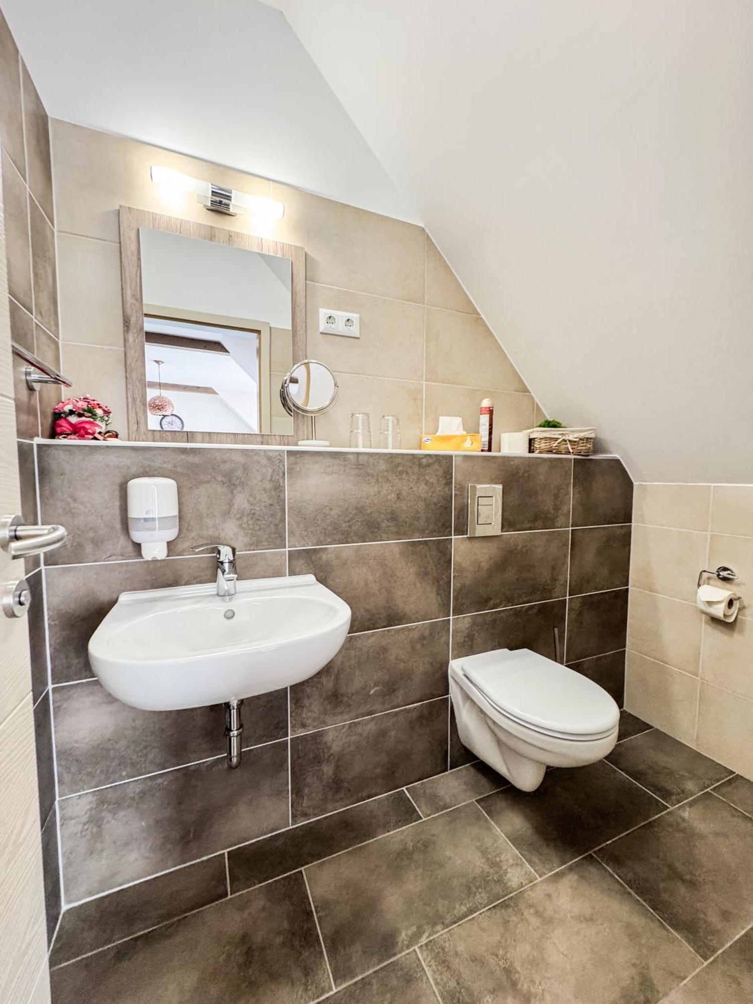 Dreko Panzio & Borbisztro Bed and Breakfast Győrújbarát Eksteriør billede