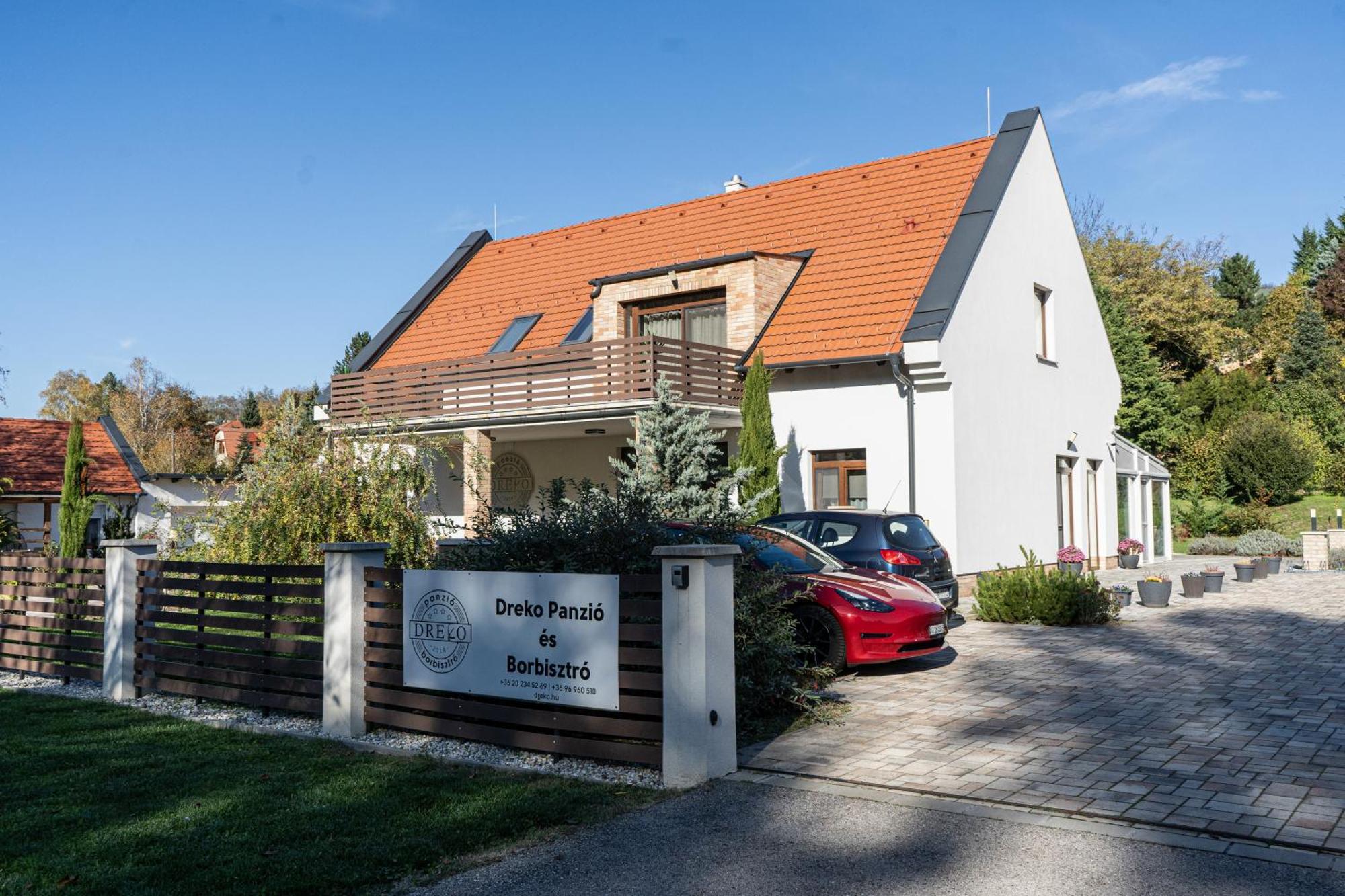 Dreko Panzio & Borbisztro Bed and Breakfast Győrújbarát Eksteriør billede