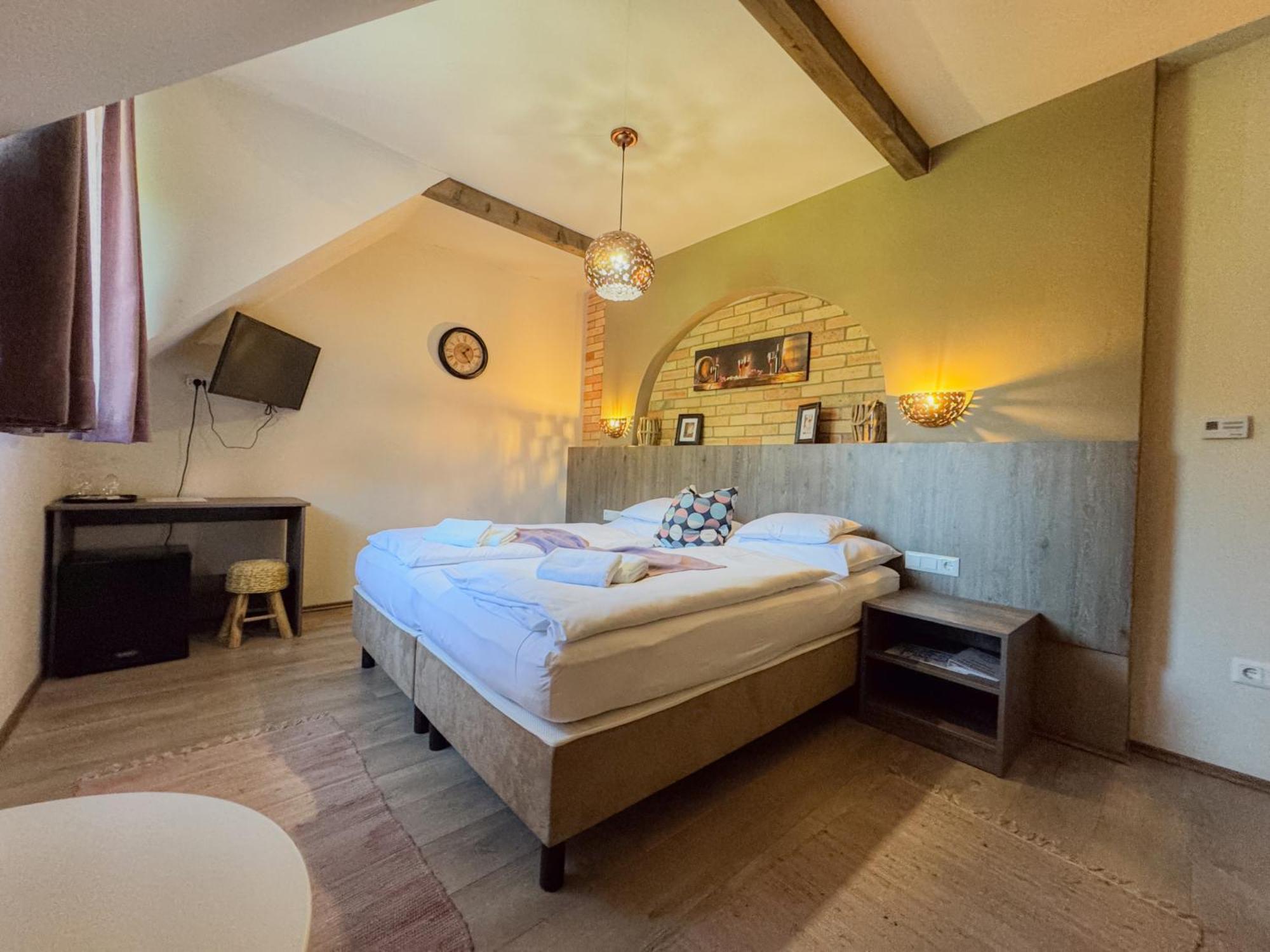 Dreko Panzio & Borbisztro Bed and Breakfast Győrújbarát Eksteriør billede