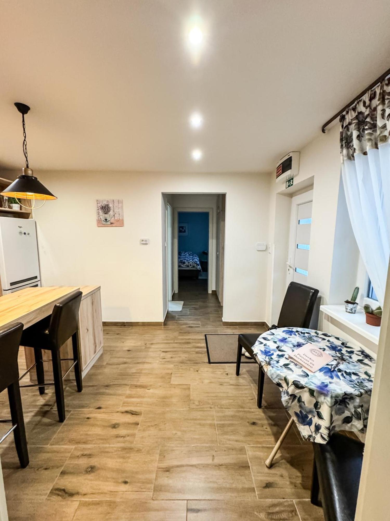 Dreko Panzio & Borbisztro Bed and Breakfast Győrújbarát Eksteriør billede